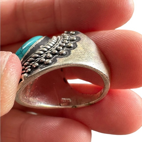 Antique Silver and Turquoise Stone Ring - Picture 6 of 7